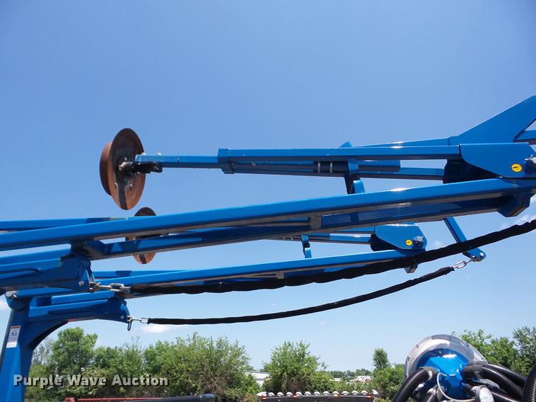 image for item AY9501 2014 Kinze 4900 no-till planter