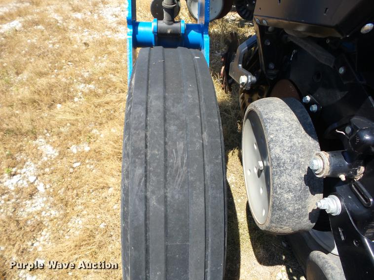 image for item AY9501 2014 Kinze 4900 no-till planter