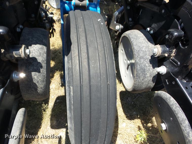 image for item AY9501 2014 Kinze 4900 no-till planter