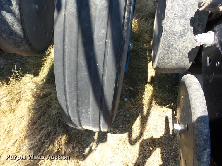 image for item AY9501 2014 Kinze 4900 no-till planter