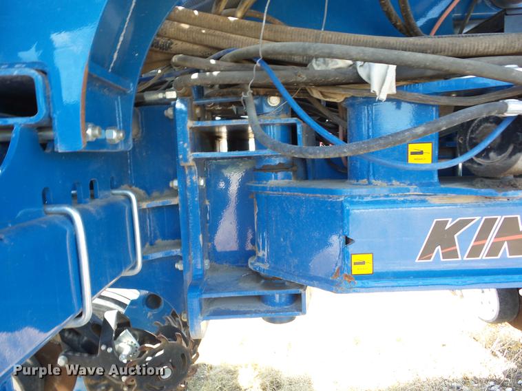 image for item AY9501 2014 Kinze 4900 no-till planter