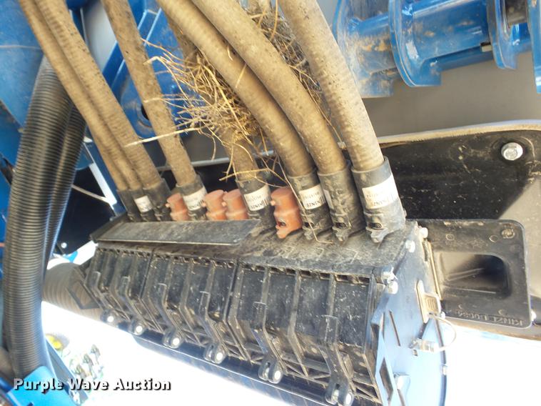 image for item AY9501 2014 Kinze 4900 no-till planter