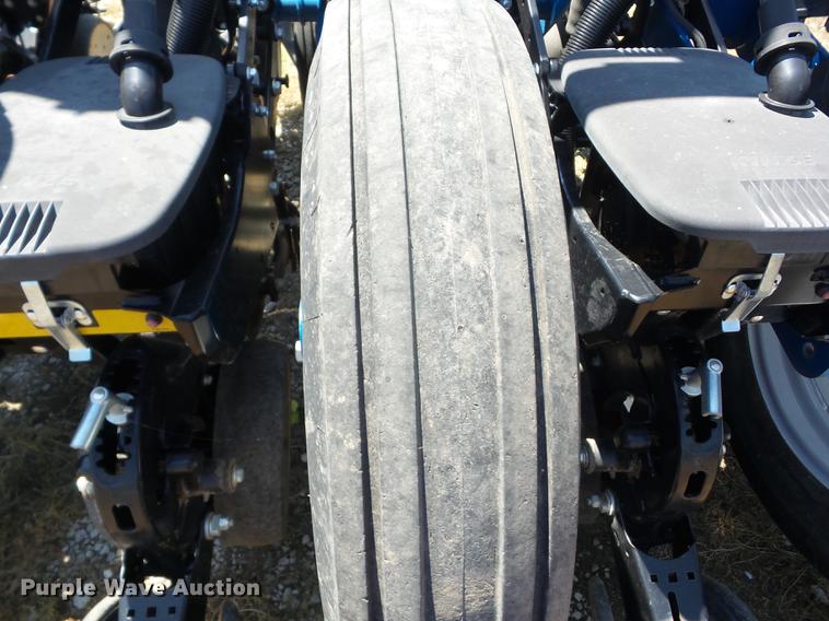 image for item AY9501 2014 Kinze 4900 no-till planter