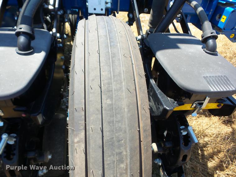 image for item AY9501 2014 Kinze 4900 no-till planter