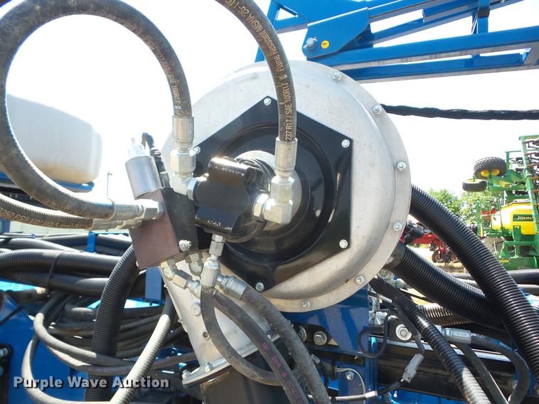 image for item AY9501 2014 Kinze 4900 no-till planter