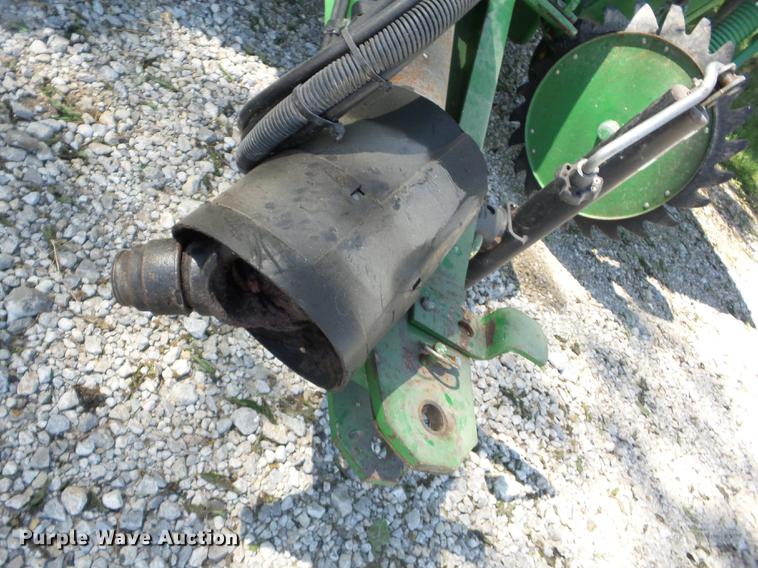 image for item BI9533 1997 John Deere 566 round baler