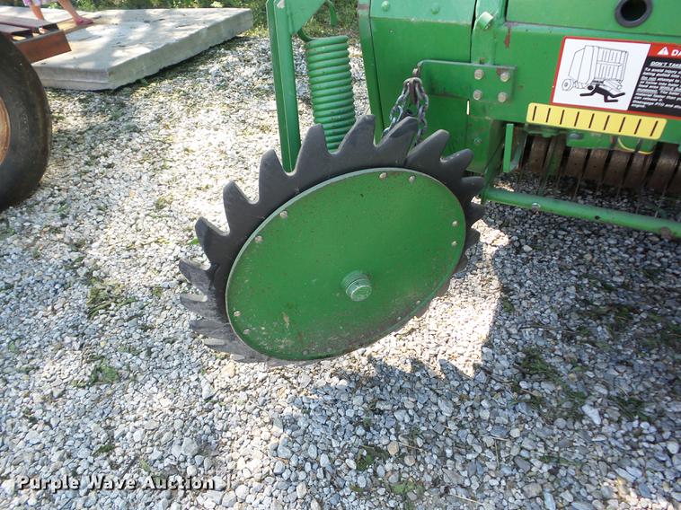image for item BI9533 1997 John Deere 566 round baler