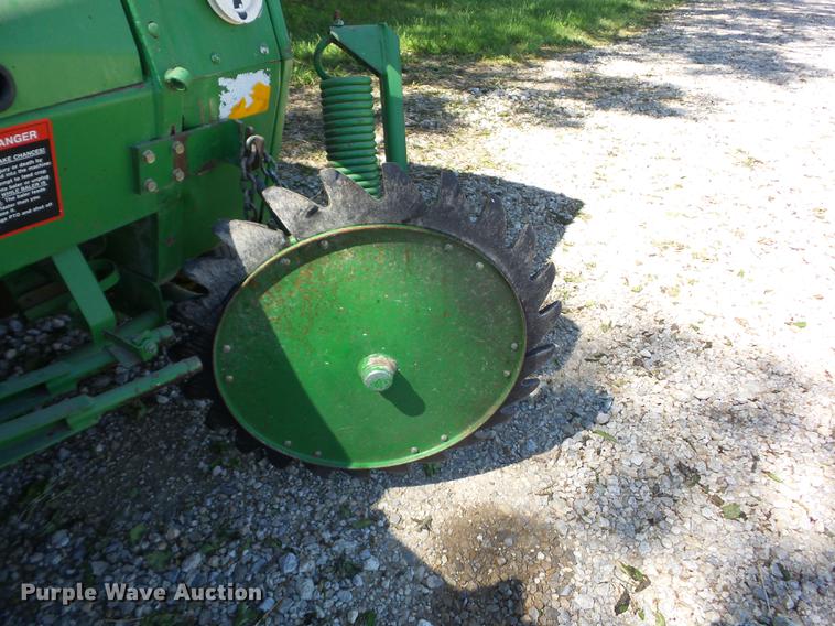 image for item BI9533 1997 John Deere 566 round baler