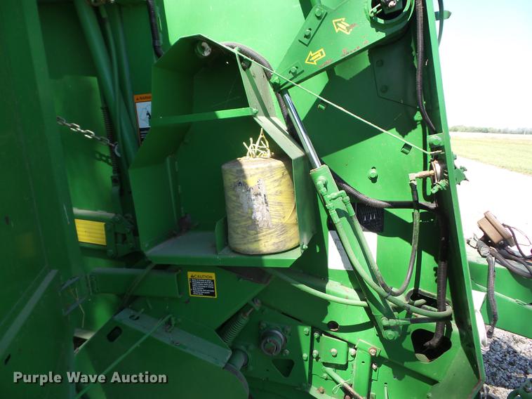 image for item BI9533 1997 John Deere 566 round baler