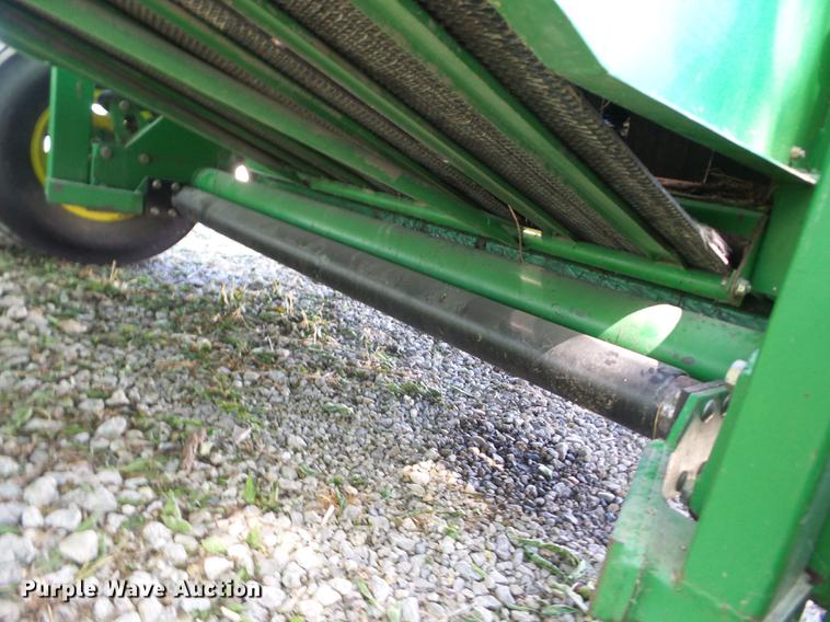 image for item BI9533 1997 John Deere 566 round baler