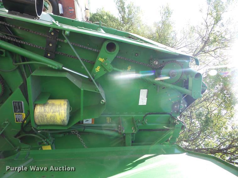 image for item BI9533 1997 John Deere 566 round baler