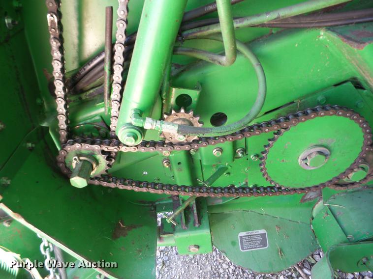 image for item BI9533 1997 John Deere 566 round baler