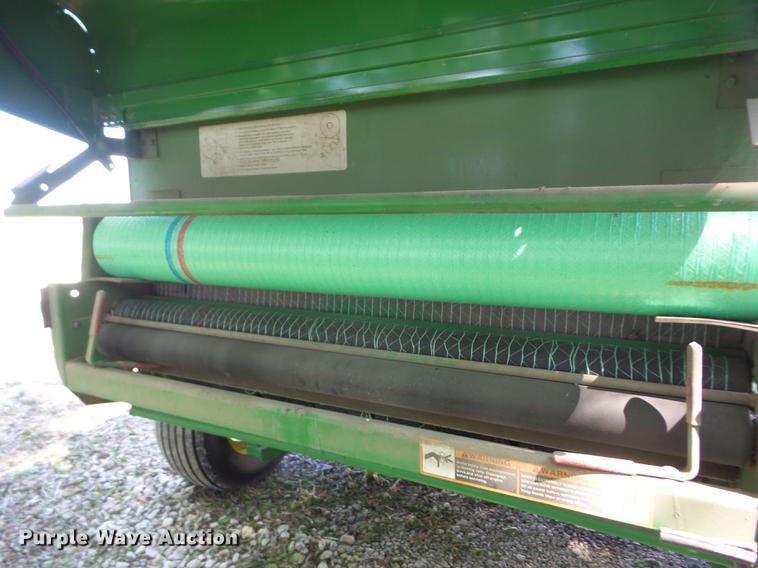 image for item BI9533 1997 John Deere 566 round baler