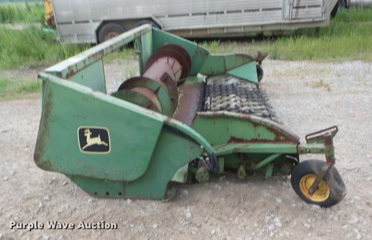 image for item BI9536 John Deere 912 pickup head