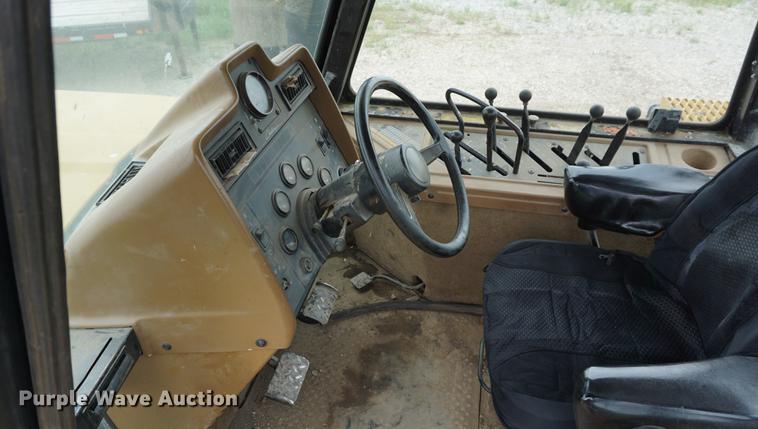 image for item DB6034 1993 Caterpillar Challenger 75C tractor