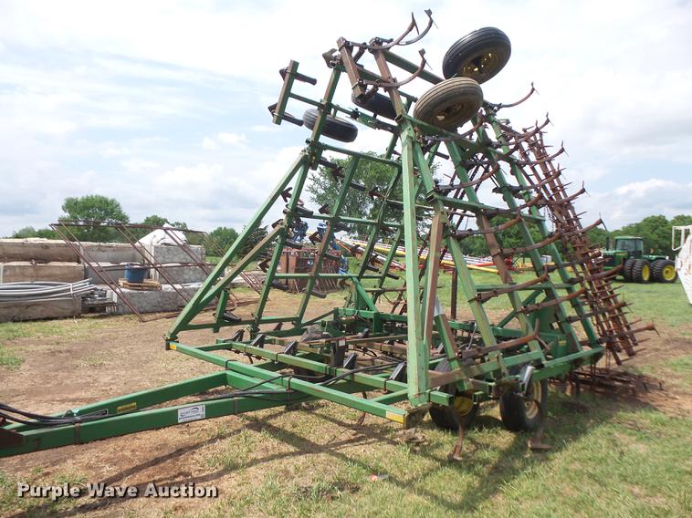 image for item DB6053 John Deere 960 field cultivator