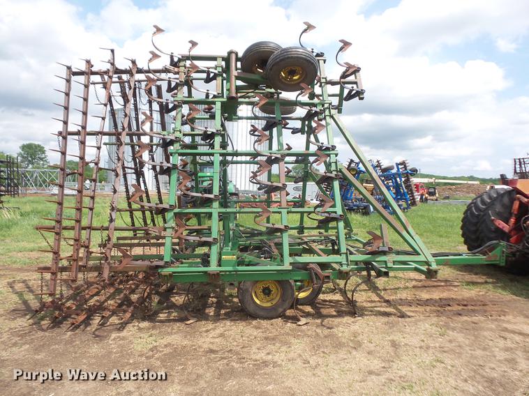 image for item DB6053 John Deere 960 field cultivator