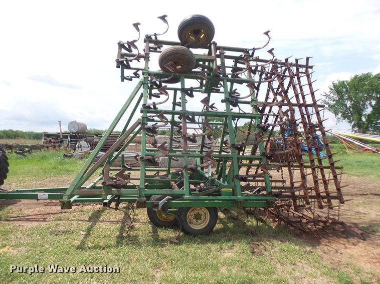 image for item DB6053 John Deere 960 field cultivator