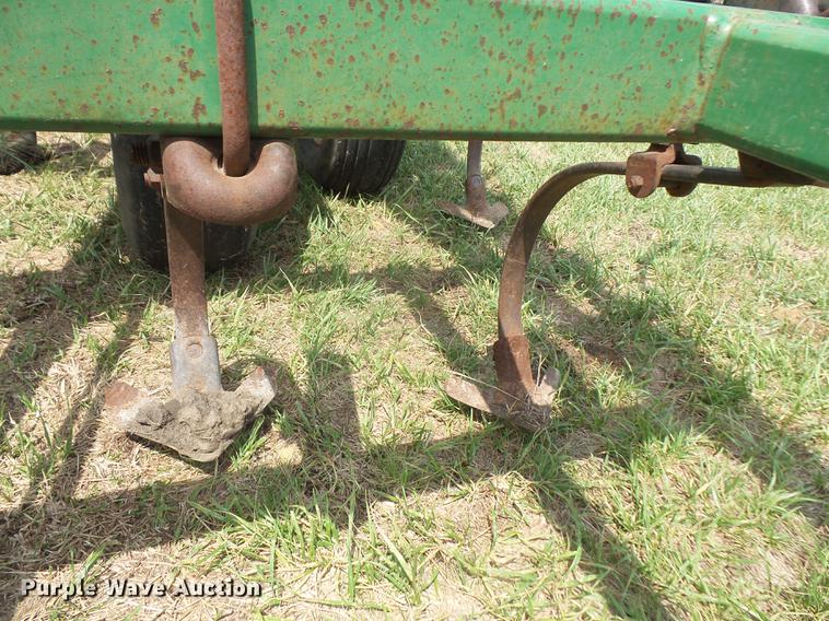image for item DB6053 John Deere 960 field cultivator