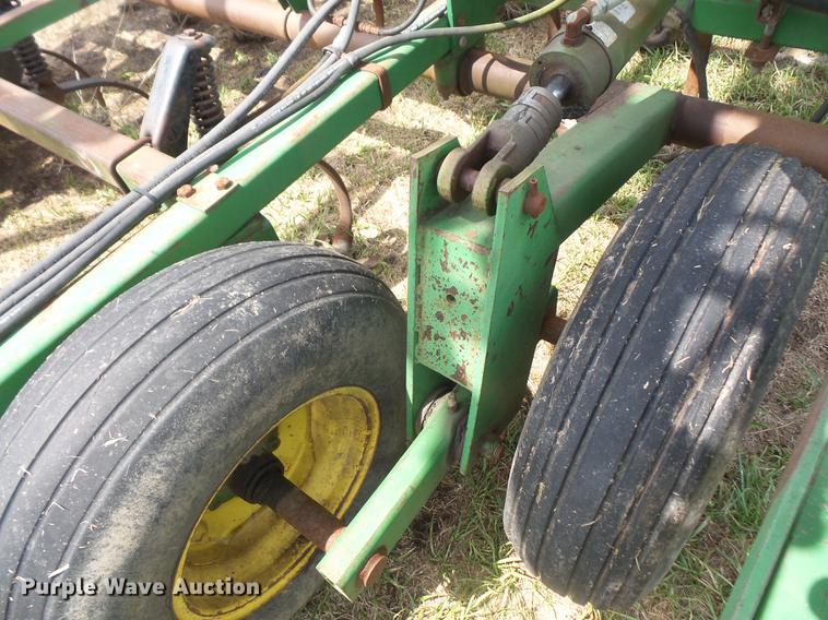 image for item DB6053 John Deere 960 field cultivator