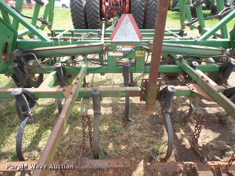 image for item DB6053 John Deere 960 field cultivator