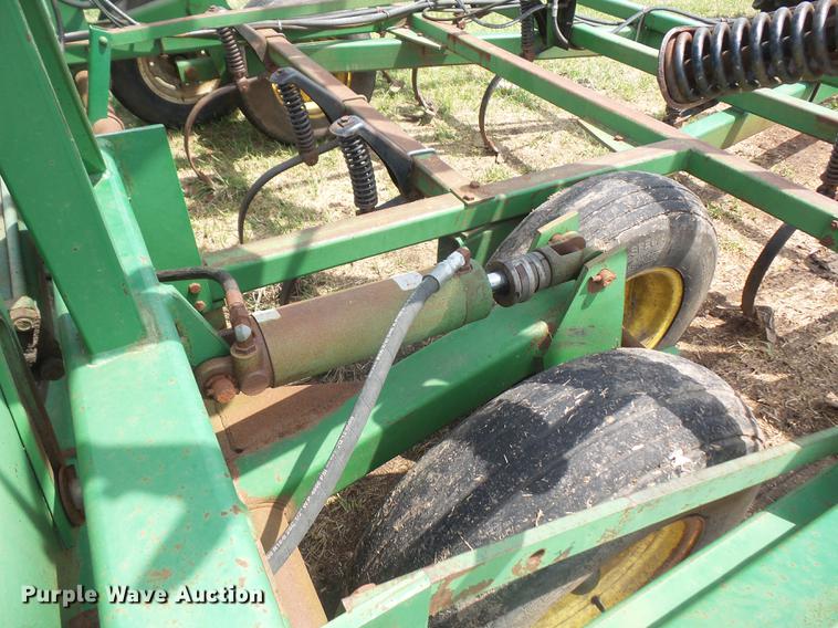 image for item DB6053 John Deere 960 field cultivator