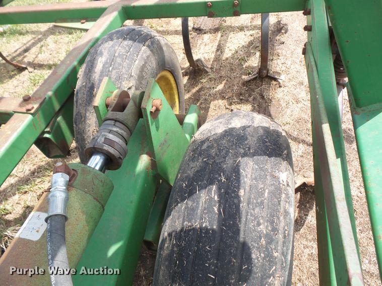 image for item DB6053 John Deere 960 field cultivator
