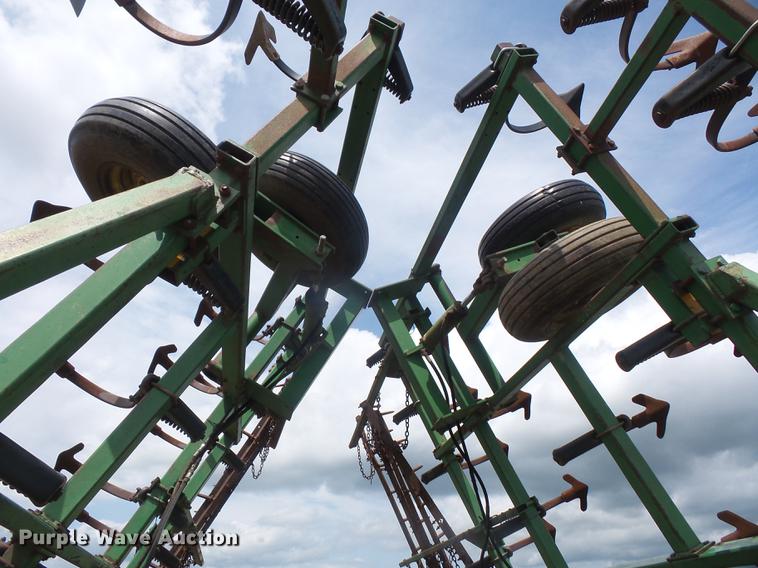 image for item DB6053 John Deere 960 field cultivator