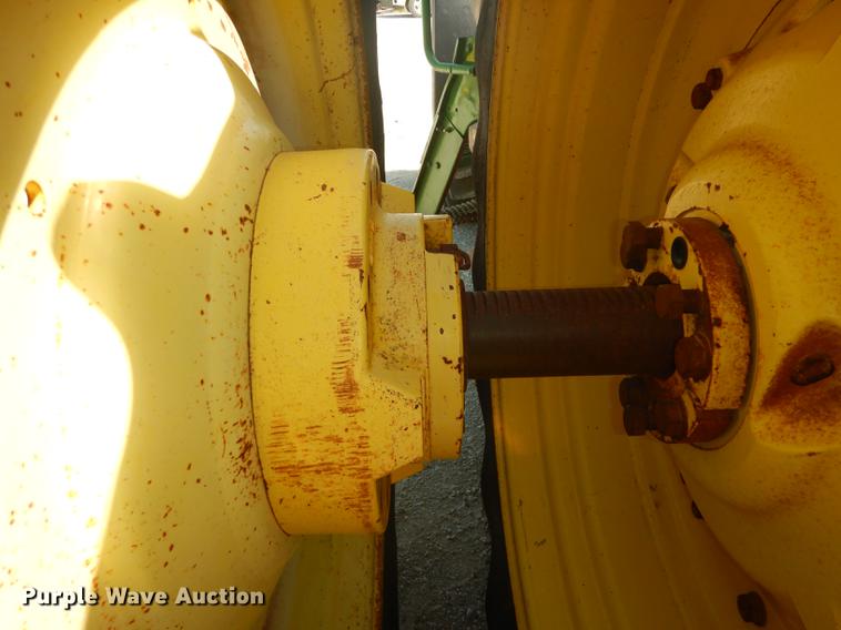 image for item DB8474 1995 John Deere 7800 MFWD tractor