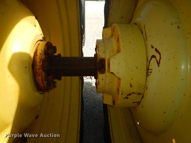 image for item DB8474 1995 John Deere 7800 MFWD tractor