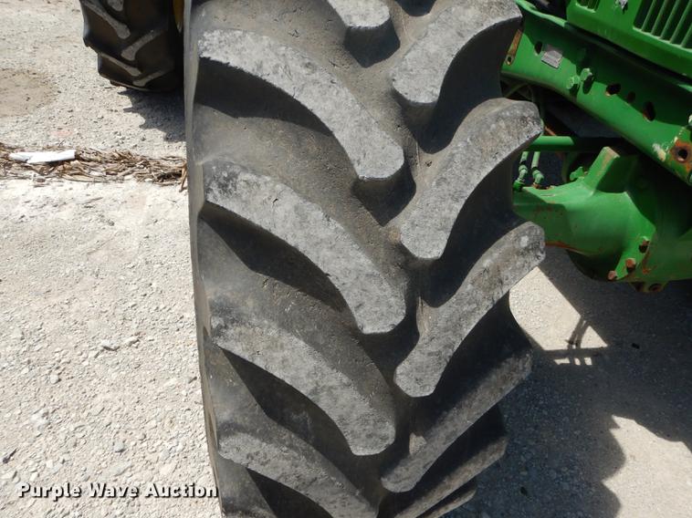 image for item DB8474 1995 John Deere 7800 MFWD tractor