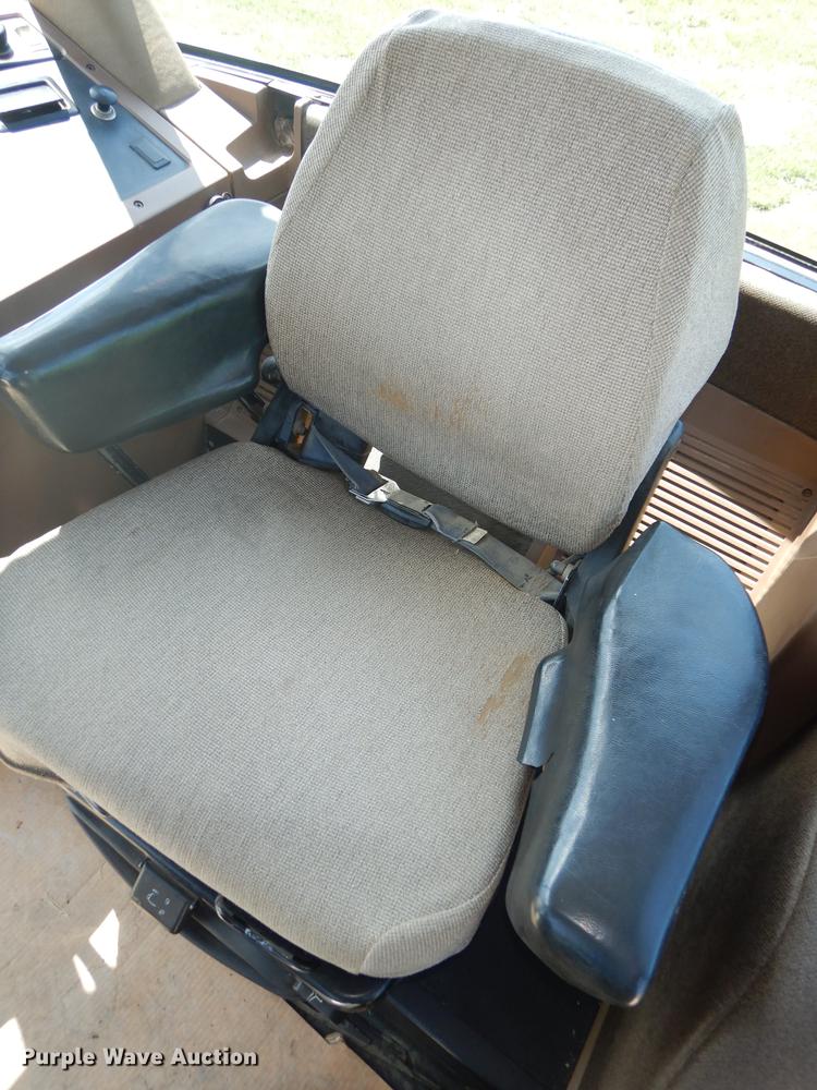 image for item DB8474 1995 John Deere 7800 MFWD tractor