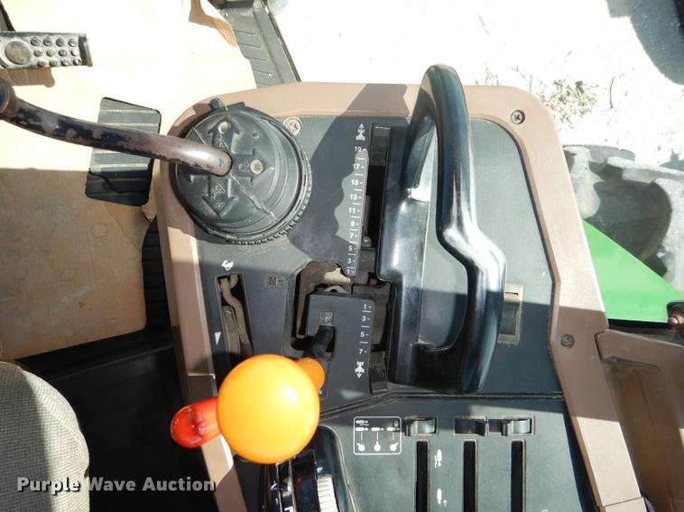 image for item DB8474 1995 John Deere 7800 MFWD tractor