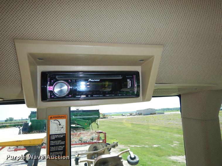 image for item DB8474 1995 John Deere 7800 MFWD tractor