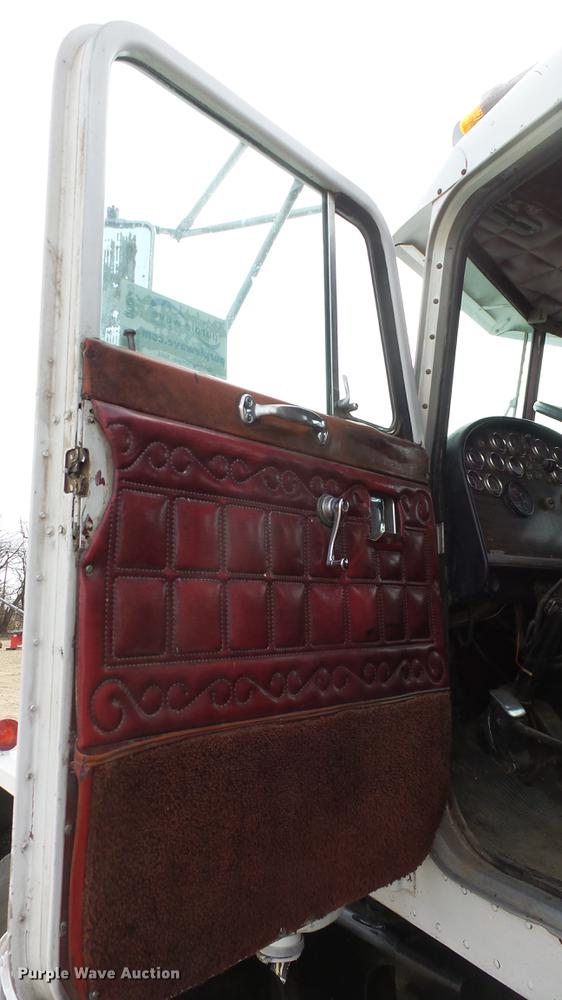 image for item DC0640 1980 Peterbilt 353S23 manure spreader truck