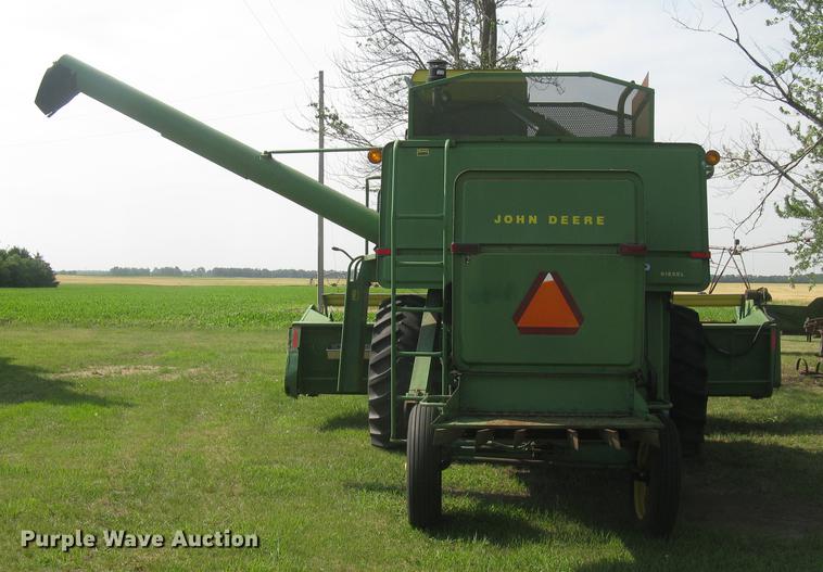 image for item DC2253 John Deere 4400 combine