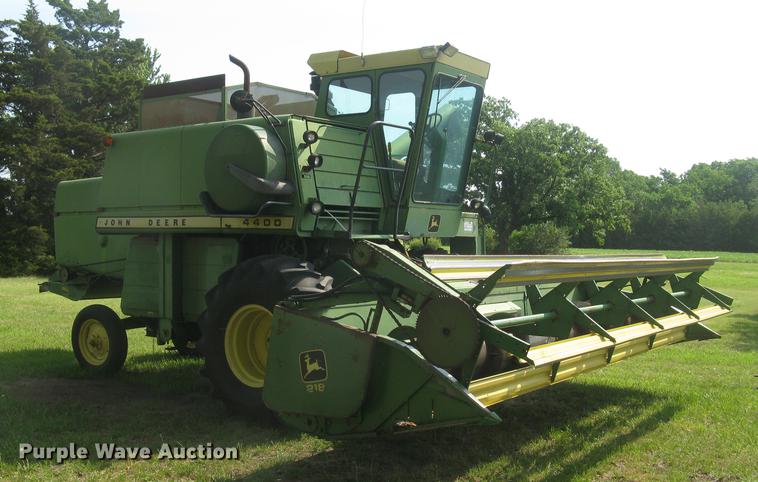 image for item DC2253 John Deere 4400 combine