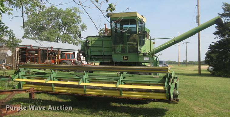 image for item DC2253 John Deere 4400 combine