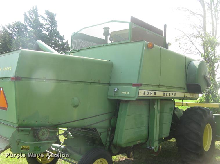 image for item DC2253 John Deere 4400 combine