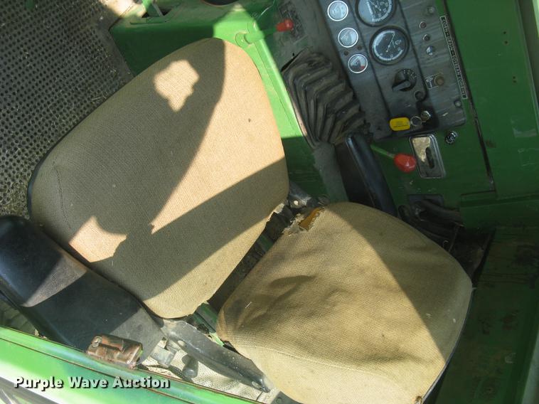 image for item DC2253 John Deere 4400 combine