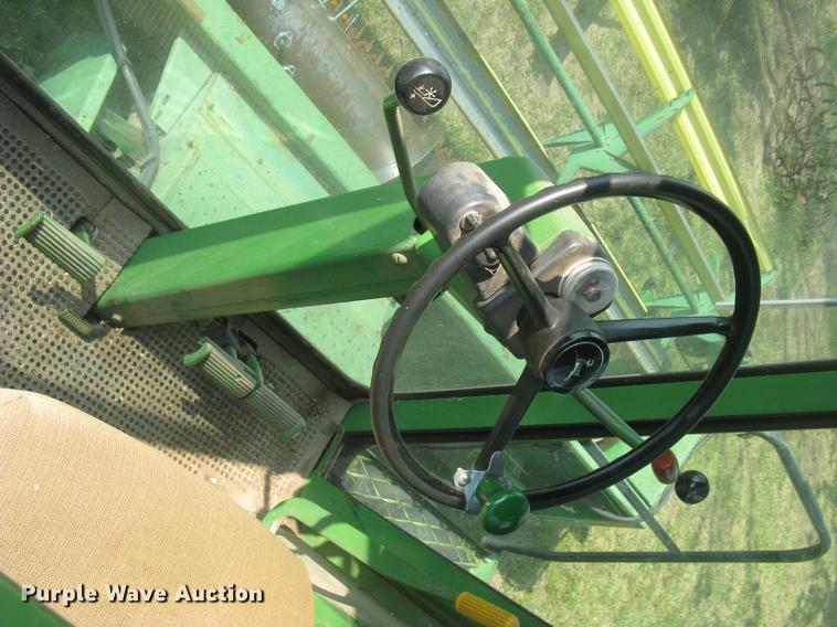 image for item DC2253 John Deere 4400 combine