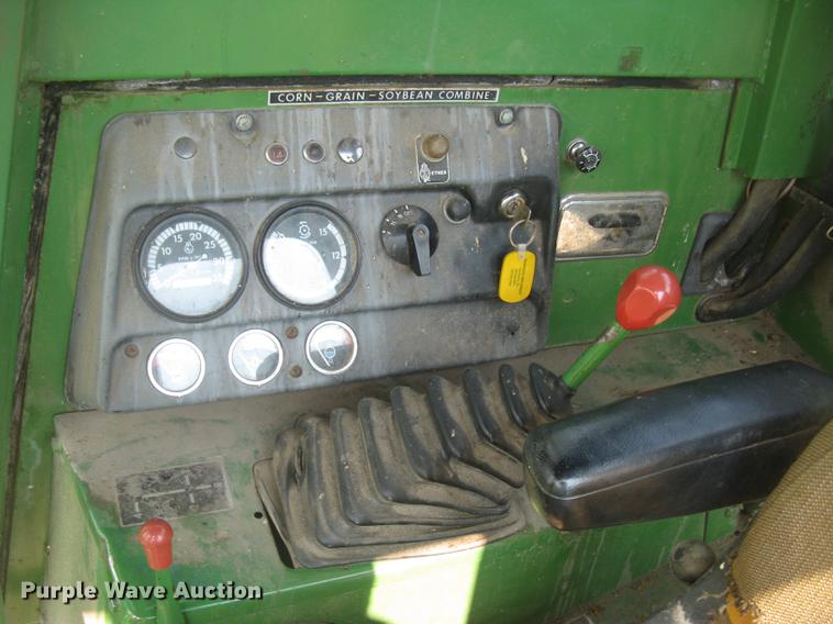 image for item DC2253 John Deere 4400 combine