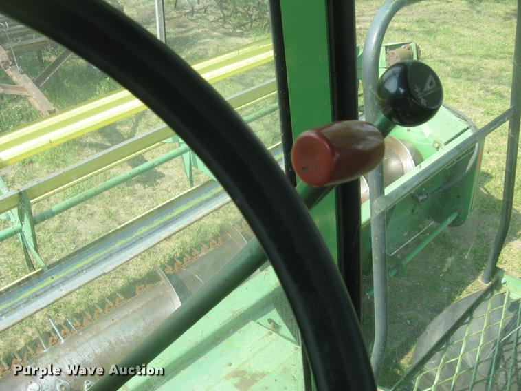 image for item DC2253 John Deere 4400 combine