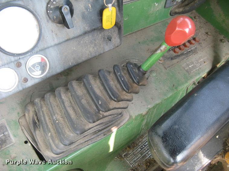 image for item DC2253 John Deere 4400 combine