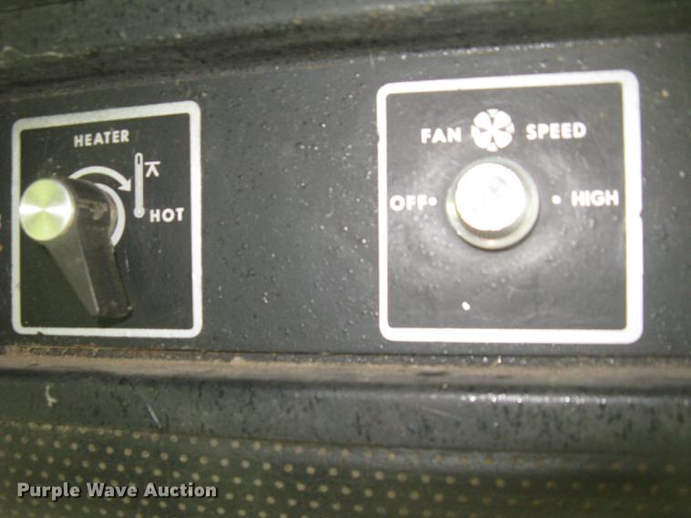 image for item DC2253 John Deere 4400 combine