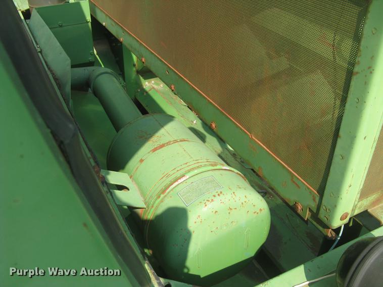 image for item DC2253 John Deere 4400 combine