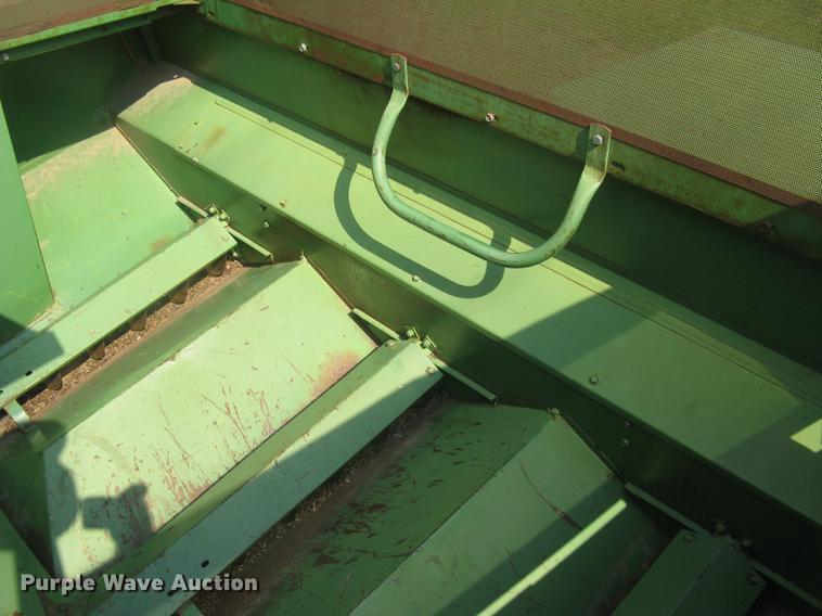 image for item DC2253 John Deere 4400 combine