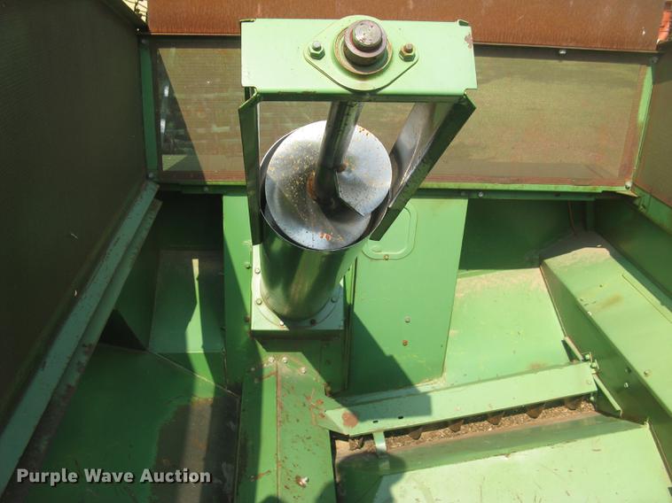 image for item DC2253 John Deere 4400 combine