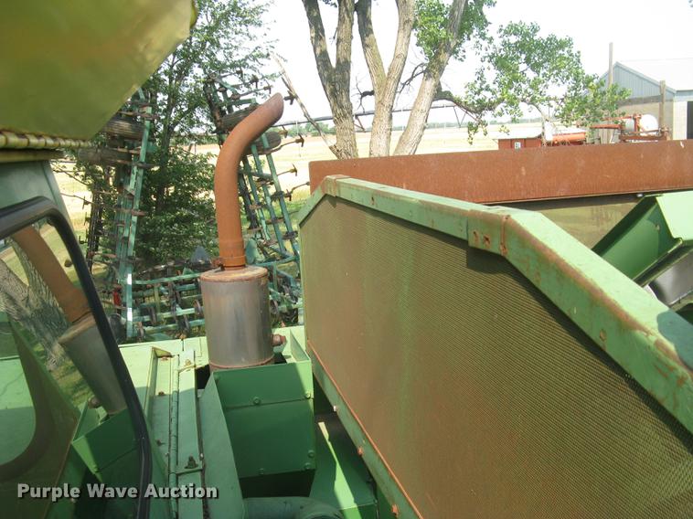 image for item DC2253 John Deere 4400 combine