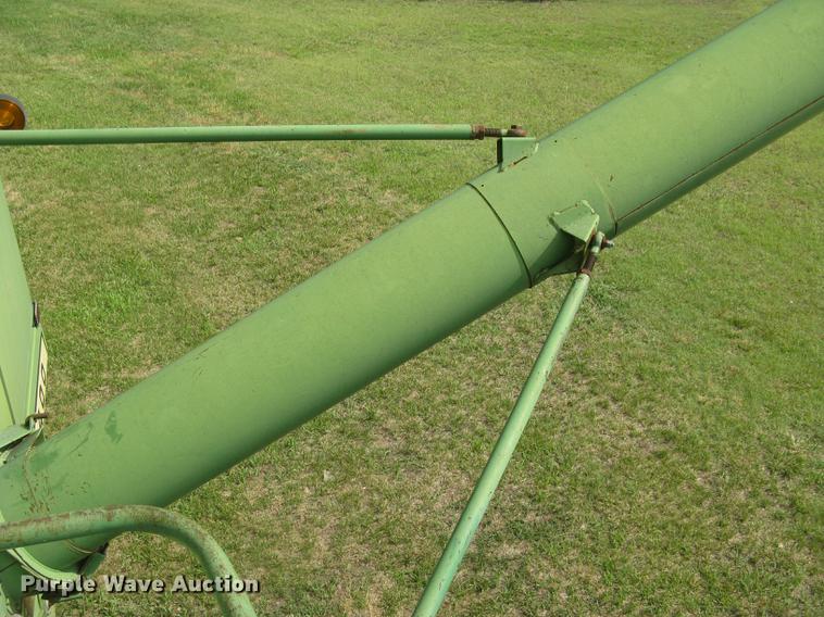 image for item DC2253 John Deere 4400 combine